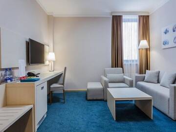 Люкс с видом на парк в Отеле Aqua-Minsk Hotel